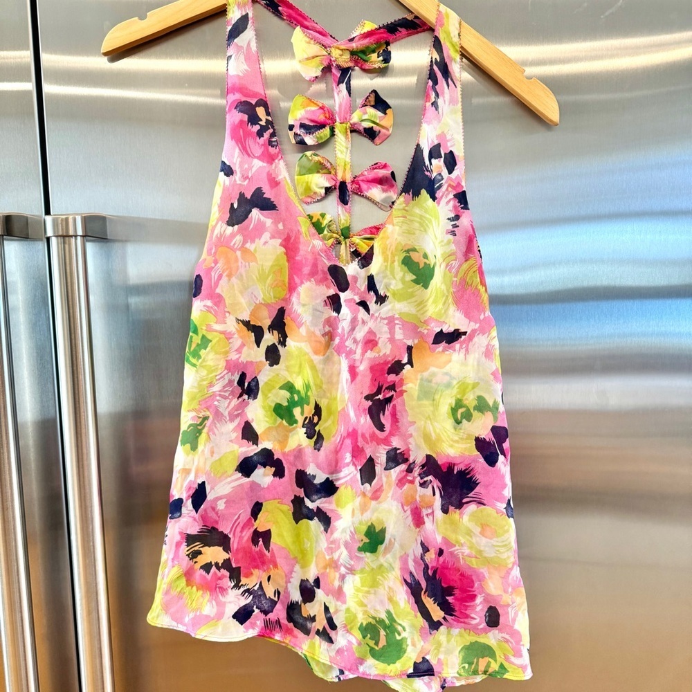 LF Like New Floral Tank Top with Bows down back detail flowers chiffon Millau